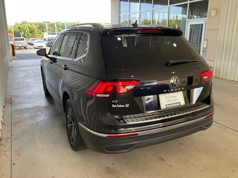 Used 2023 Volkswagen Tiguan SE FWD image 18