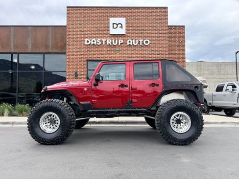 Used 2013 Jeep Wrangler Unlimited Rubicon w/ Dual Top Group AWD/4WD image 5