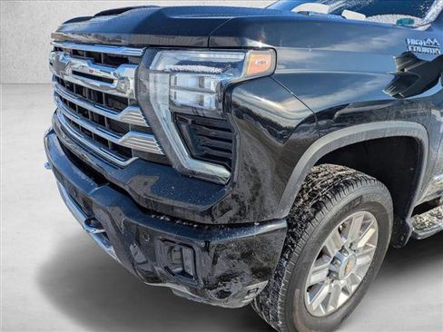 Used 2024 Chevrolet Silverado 2500 High Country w/ High Country Premium Package image 9
