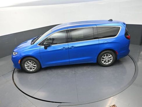 New 2026 Chrysler Pacifica Select image 14