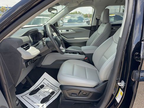 Certified 2025 Ford Explorer Active w/ Active Comfort Package AWD/4WD image 11