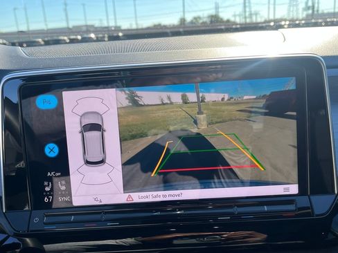 Used 2024 Volkswagen Atlas Cross Sport SE image 16