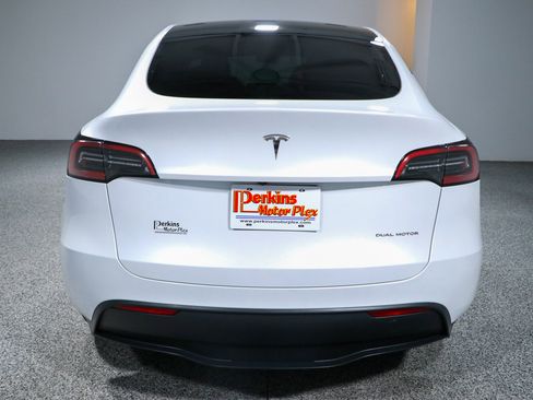 Used 2024 Tesla Model Y Long Range AWD/4WD image 8