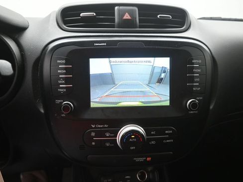 Used 2018 Kia Soul + FWD image 3