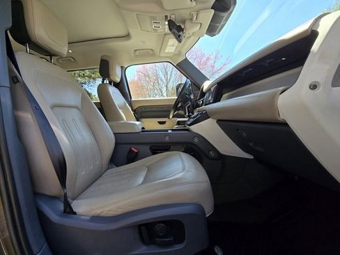 Used 2020 Land Rover Defender 110 HSE image 26