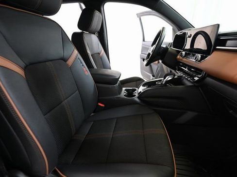 Used 2024 GMC Canyon AT4 image 25