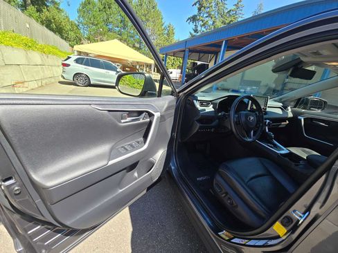 Used 2019 Toyota RAV4 Limited w/ Advanced Technology Package AWD/4WD image 20