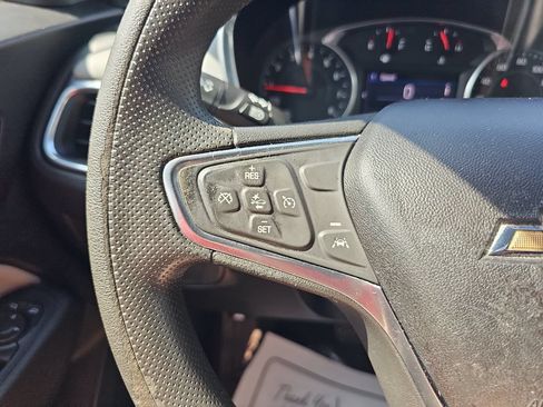 Used 2020 Chevrolet Equinox LT FWD image 17