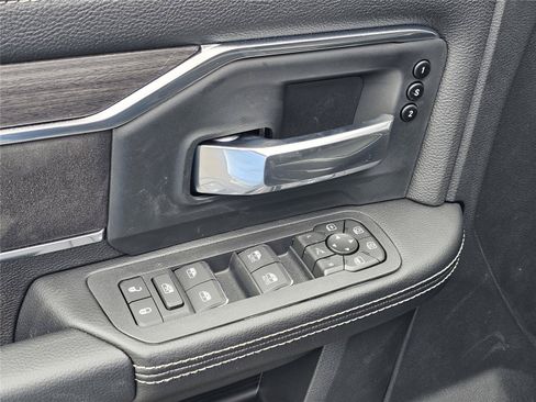 New 2026 RAM 2500 Laramie w/ Sport Appearance Package AWD/4WD image 18