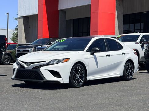 Used 2018 Toyota Camry SE FWD image 24