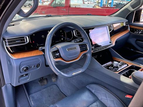 Used 2022 Jeep Grand Wagoneer Series III AWD/4WD image 18