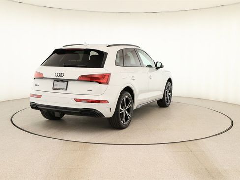Used 2025 Audi Q5 Prestige w/ Prestige Package image 6