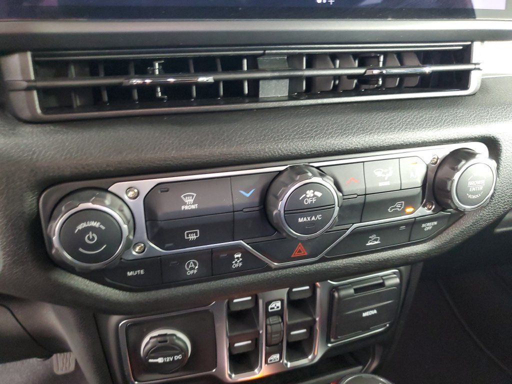 Used 2026 Jeep Wrangler Unlimited Sport AWD/4WD image 19