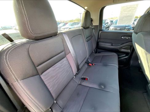 Used 2024 Nissan Frontier SV image 15