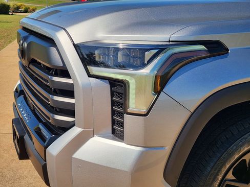 Used 2025 Toyota Tundra Limited AWD/4WD image 10