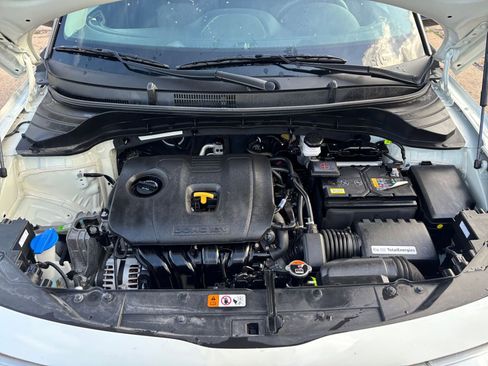 Used 2025 Kia Soul LX w/ LX Technology Package FWD image 30