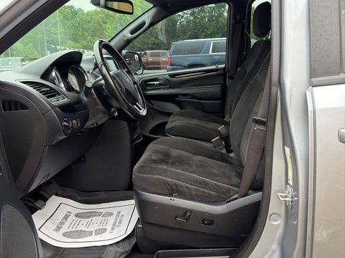 Used 2019 Dodge Grand Caravan SE FWD image 10