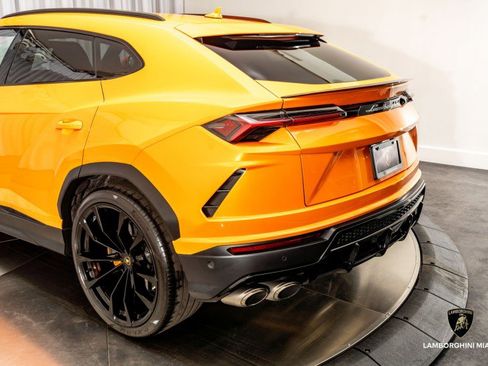 Used 2022 Lamborghini Urus image 12