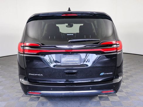 Used 2024 Chrysler Pacifica Select image 7