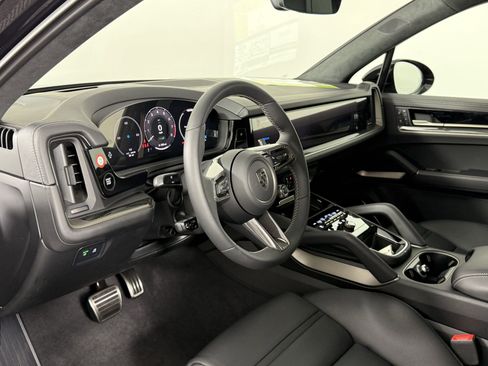 New 2025 Porsche Cayenne Turbo image 4