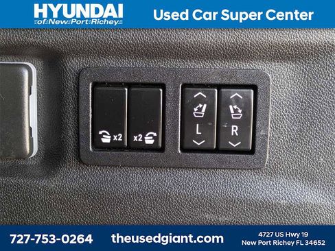 Used 2022 GMC Yukon XL Denali w/ Denali Premium Package image 14