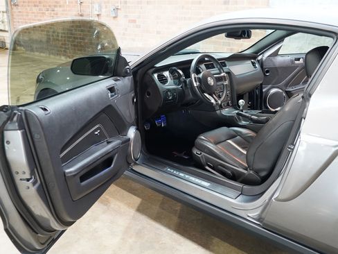 Used 2010 Ford Mustang GT image 38