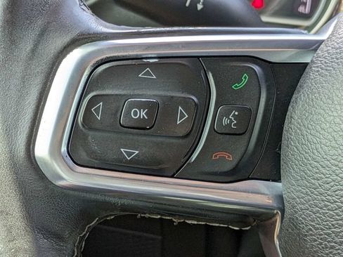 Used 2019 Jeep Wrangler Unlimited Sahara w/ Dual Top Group AWD/4WD image 27