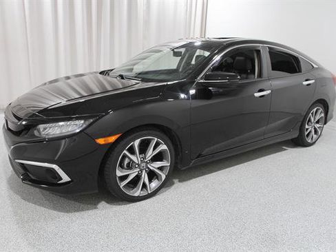Used 2019 Honda Civic Touring image 3
