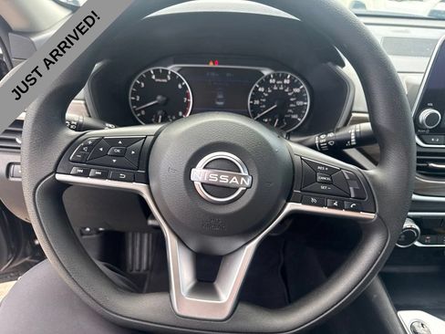 Certified 2025 Nissan Altima 2.5 SV AWD/4WD image 10