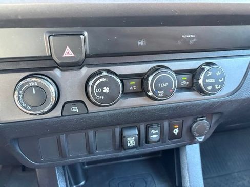 Used 2019 Toyota Tacoma TRD Sport AWD/4WD image 25