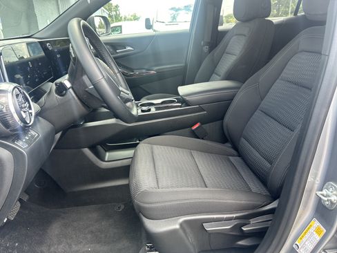 Used 2026 Chevrolet Equinox LT AWD/4WD image 10
