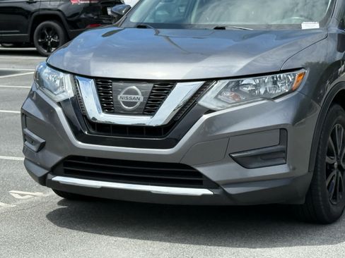 Used 2017 Nissan Rogue SV w/ Midnight Edition FWD image 9