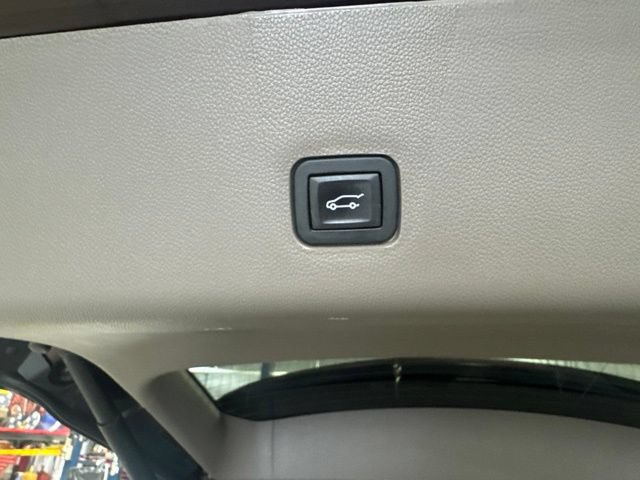 Used 2018 Chevrolet Traverse Premier AWD/4WD image 16