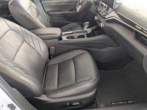 Used 2023 Nissan Altima 2.5 SR w/ SR Premium Package image 32