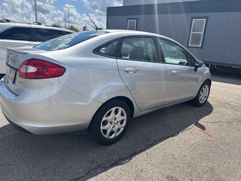 Used 2012 Ford Fiesta SE w/ Super Fuel Economy Pkg FWD image 3