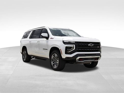 Used 2025 Chevrolet Suburban Z71 AWD/4WD image 1