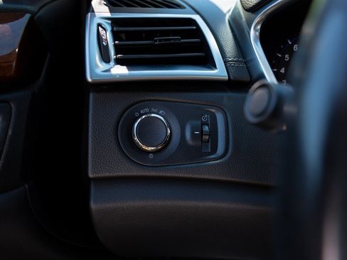 Used 2015 Cadillac SRX Luxury w/ Driver Awareness Package image 31