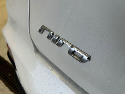 Used 2021 Kia Niro EX image 32