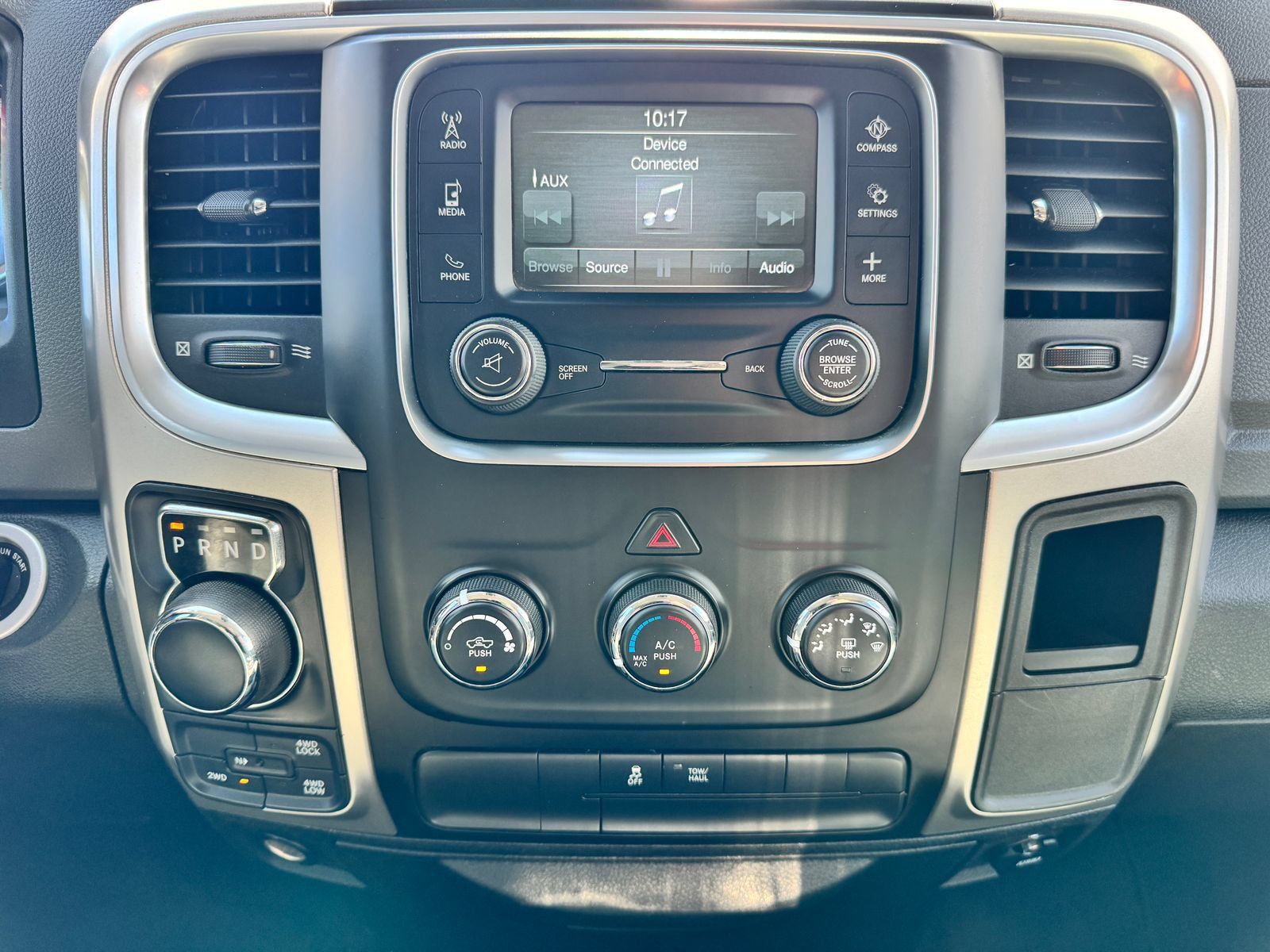Used 2018 RAM 1500 Classic SLT AWD/4WD image 18