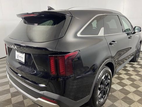 Used 2024 Kia Sorento S image 7