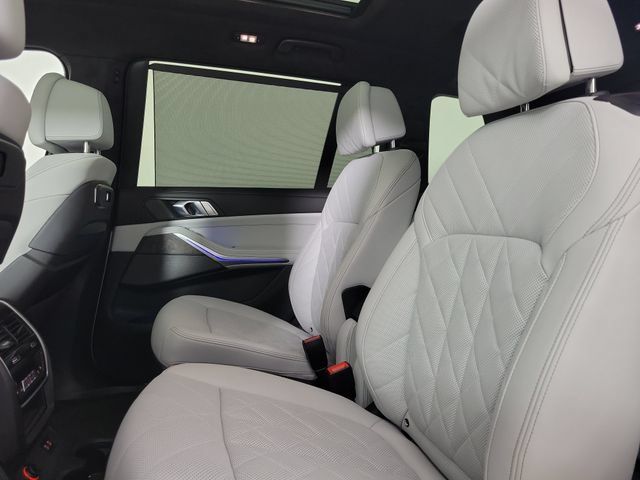 Used 2024 BMW X7 xDrive40i AWD/4WD image 10