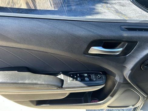 Used 2019 Dodge Charger SXT image 7