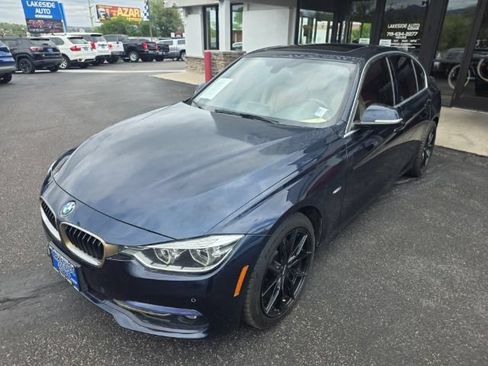 Used 2017 BMW 330i xDrive Sedan AWD/4WD image 2