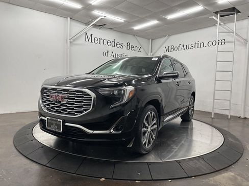 Used 2020 GMC Terrain Denali w/ Denali Premium Package FWD image 3