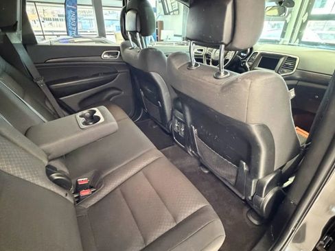 Used 2019 Jeep Grand Cherokee Laredo image 13