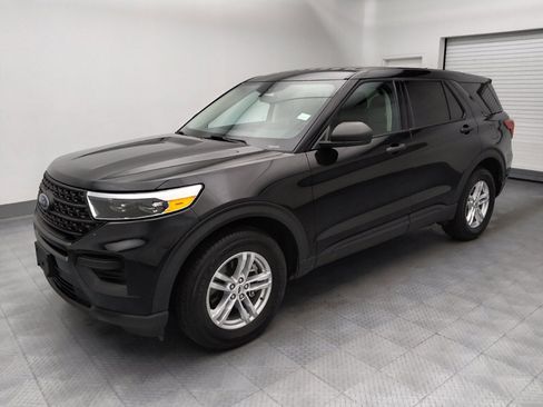 Used 2023 Ford Explorer 4WD image 2