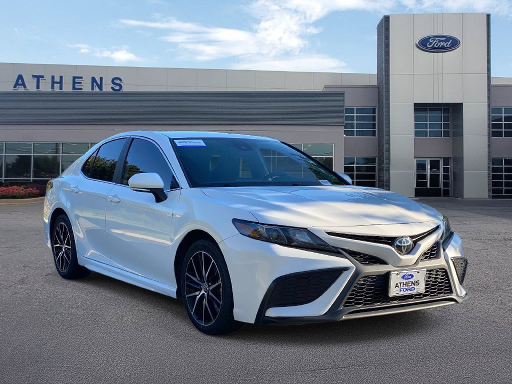 Used 2023 Toyota Camry SE FWD image 1