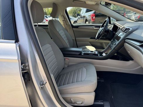 Used 2019 Ford Fusion SE FWD image 14