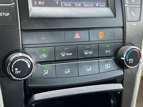 Used 2015 Toyota Camry LE FWD image 20
