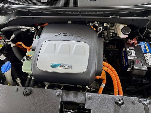 Used 2017 Kia Soul EV + FWD image 28
